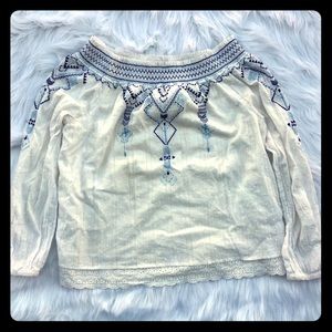 ❄️ White Off Shoulder Blouse Aztec Embroider Medium